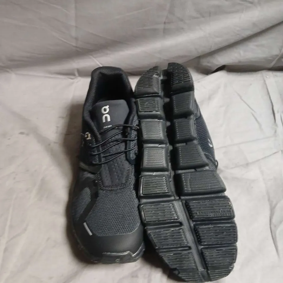 ON RUNNING BLACK MEN'S TRAINERS – SIZE UK 7.5