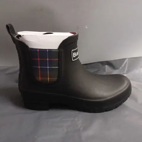 BOXED PAIR OF BARBOUR KINGHAM RUBBER/JELLY ANKLE BOOTS - UK 4