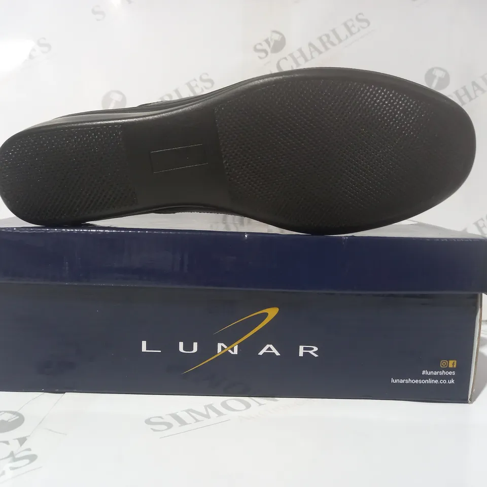 BOXED PAIR OF LUNAR SLIP-ON LOW WEDGE SHOES IN BLACK W. BOW DETAIL UK SIZE 8