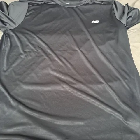 NEW BALANCE TSHIRT IN BLACK SIZE XL 
