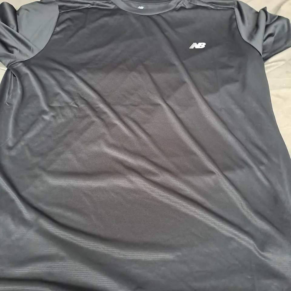 NEW BALANCE TSHIRT IN BLACK SIZE XL 