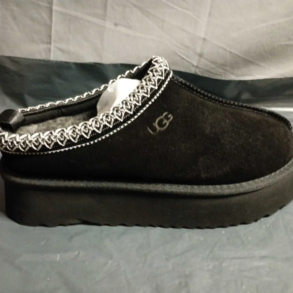 PAIR OF BLACK UGG SUEDE SLIPPERS - UK SIZE 6