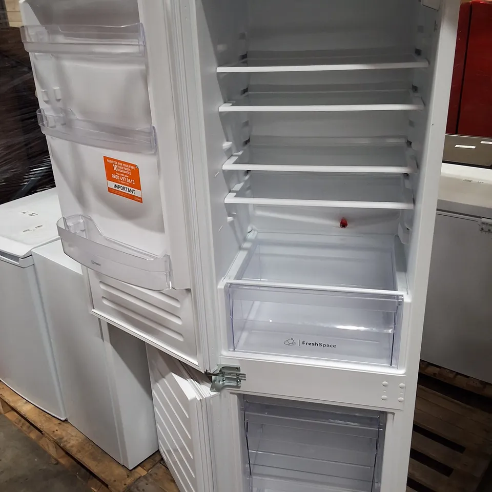 INDESIT LOW FROST BI 18A2 D/I UK INTEGRATED 70/30 FRIDGE FREEZER - SLIDING HINGE