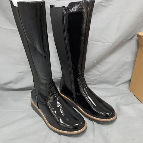 WOMEN'S BLACK PATENT LEATHER KNEE-HIGH BOOTS WITH SIDE ZIP - SIZE 8