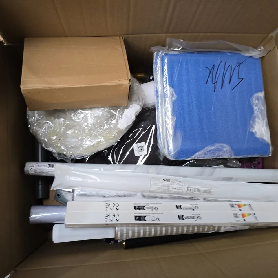 APPROXIMATELY 25 ASSORTED HOUSEHOLD PRODUCTS TO INCLUDE WALLPAPER, VEGETABLE CHOPPER PARTS, 500MM LED LONG SENSE LIGHT, ETC - COLLECTION ONLY