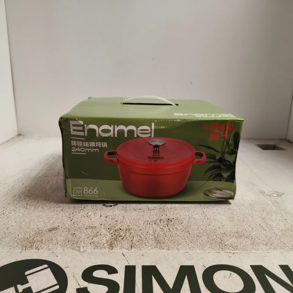 RED ENAMELLED CAST IRON CASSEROLE POT, 240MM DIAMETER (BOXED)