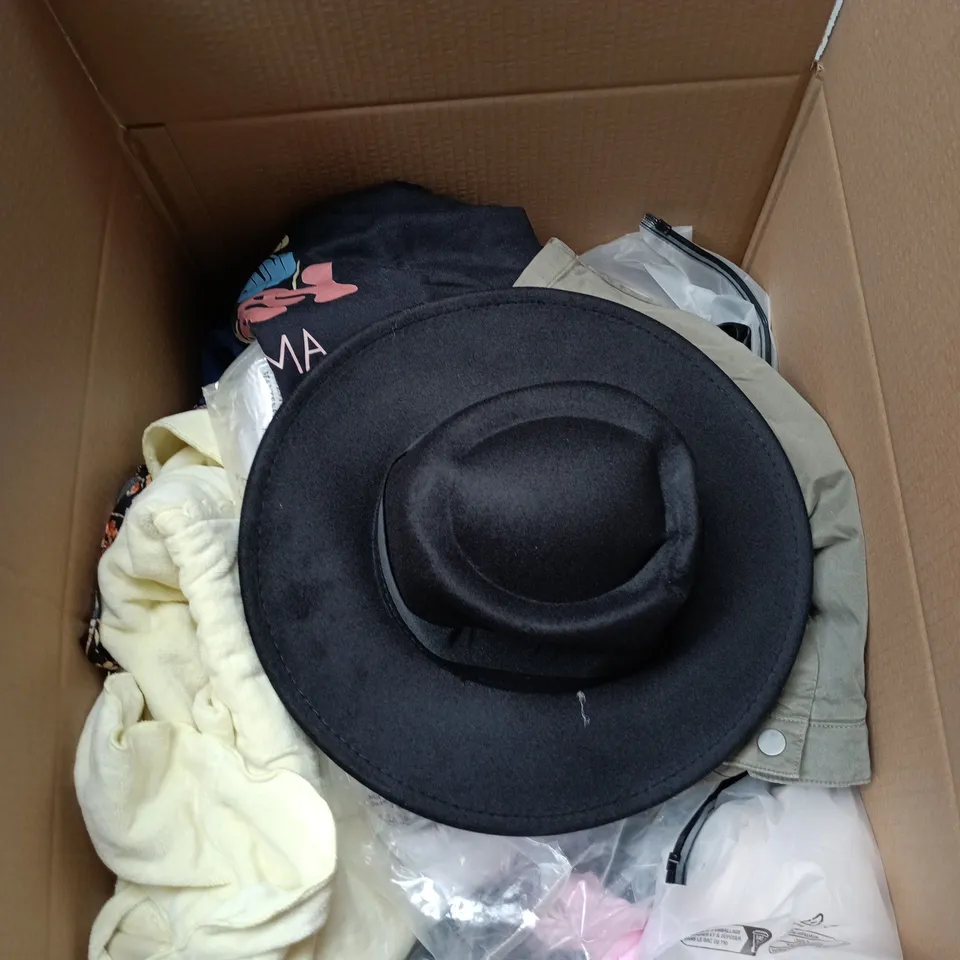 BOX OF APPROXIMATELY 25 ASSORTED CLOTHING ITEMS TO INCLUDE GYM MAMA JUMPER, BLACK HAT, SHORTS, BELT ETC