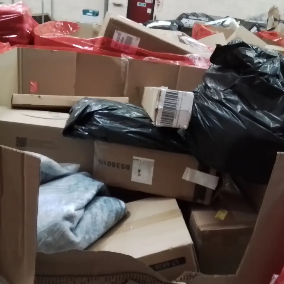 PALLET OF ASSORTED HOUSEHOLD GOODS AND PRODUCTS TO INCLUDE;TENNIS RACKET,PICTURE FRAME,WINDOW SILL PROTECTOR 