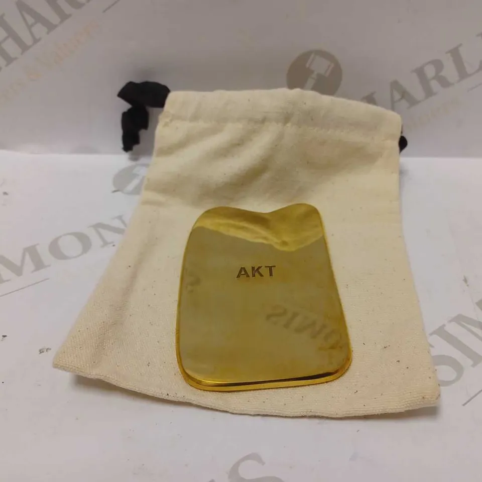 AKT LONDON THE APPLICATOR