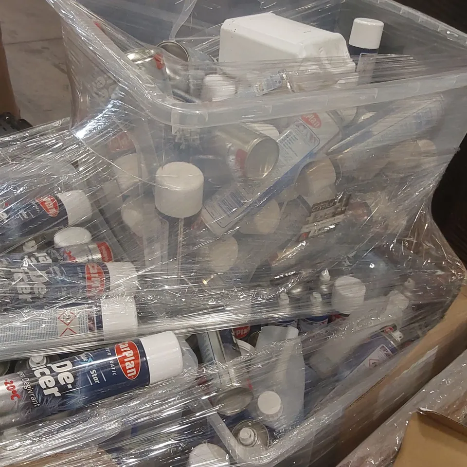 PALLET CONTAINING A VERY LARGE QUANTITY OF CARPLAN DE-ICER ECT