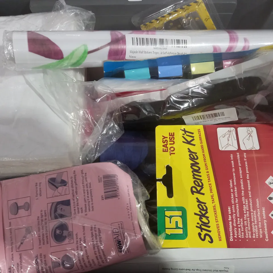 BOX OF 20 ASSORTED ITEMS TO INCLUDE - SILVERLINE WELDING MAGNET - GLOWING MOON & STARS - GOLDEN PLUG SOCKET ECT