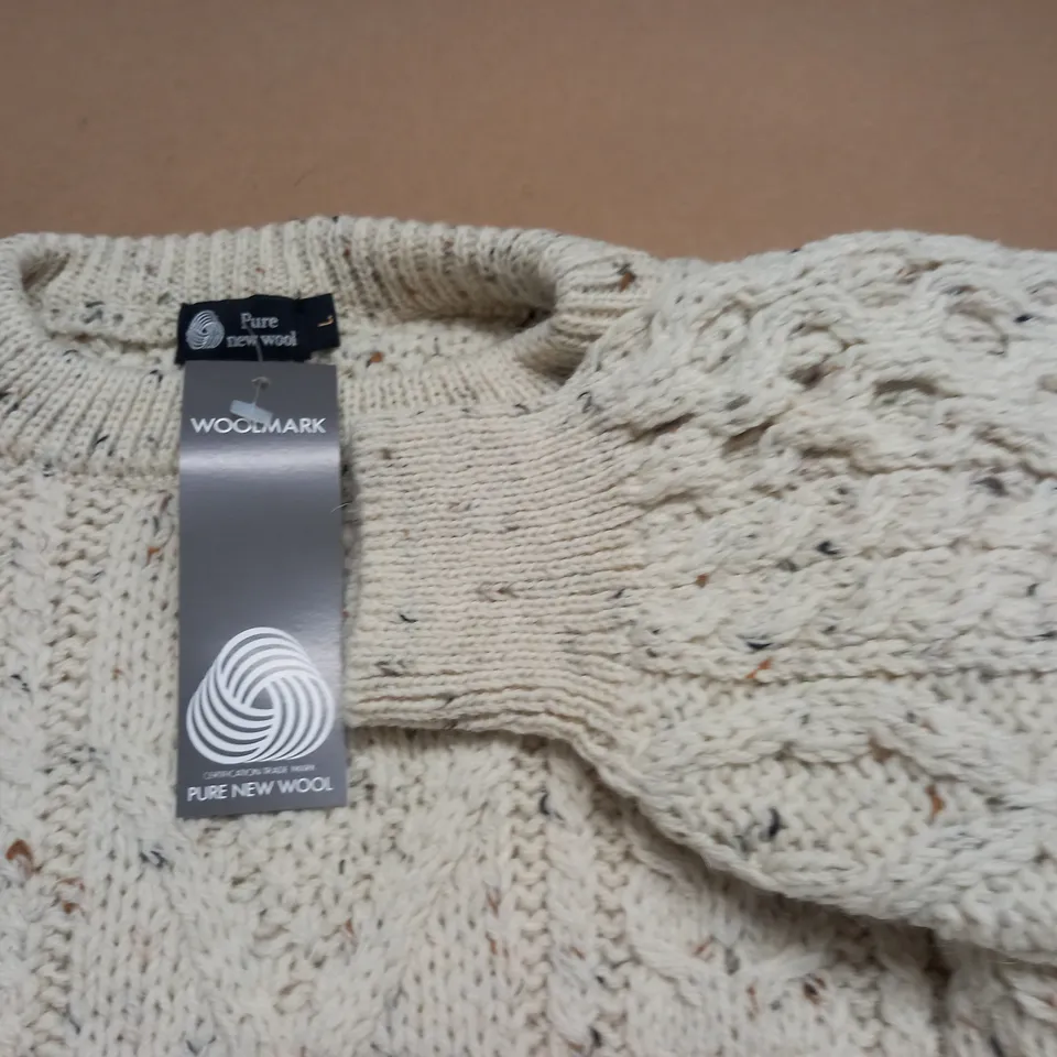 LOT OF 10 AS NEW PURE NEW WOOL KNITTED CREW JUMPERS IN ECRU - ALL L