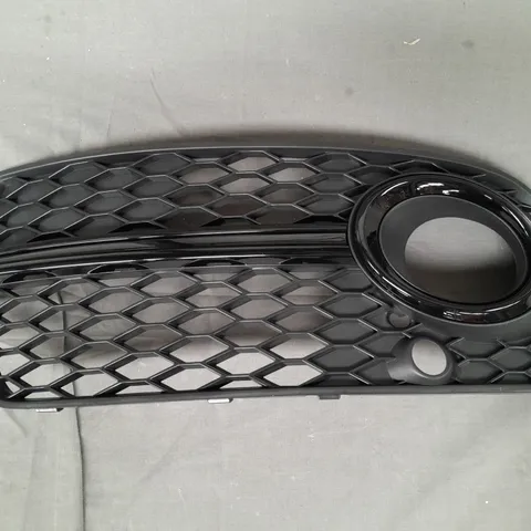 AUDI Q5 8R FOG LIGHT GRILLE