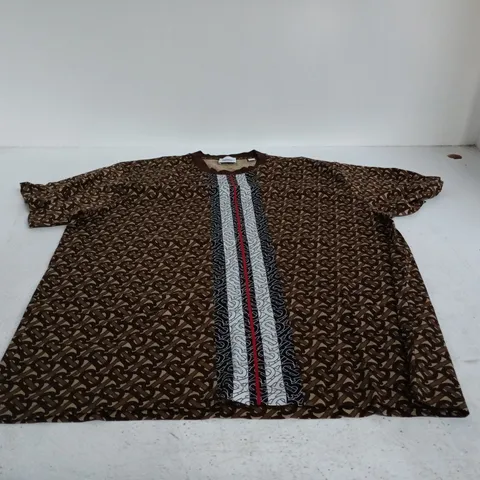 BURBERRY LONDON ENGLAND T SHIRT LARGE