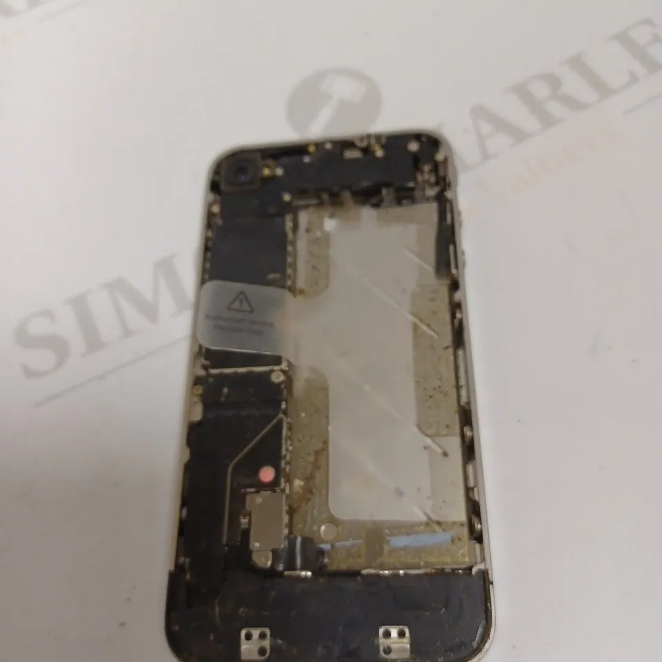 IPHONE 821 1033 A