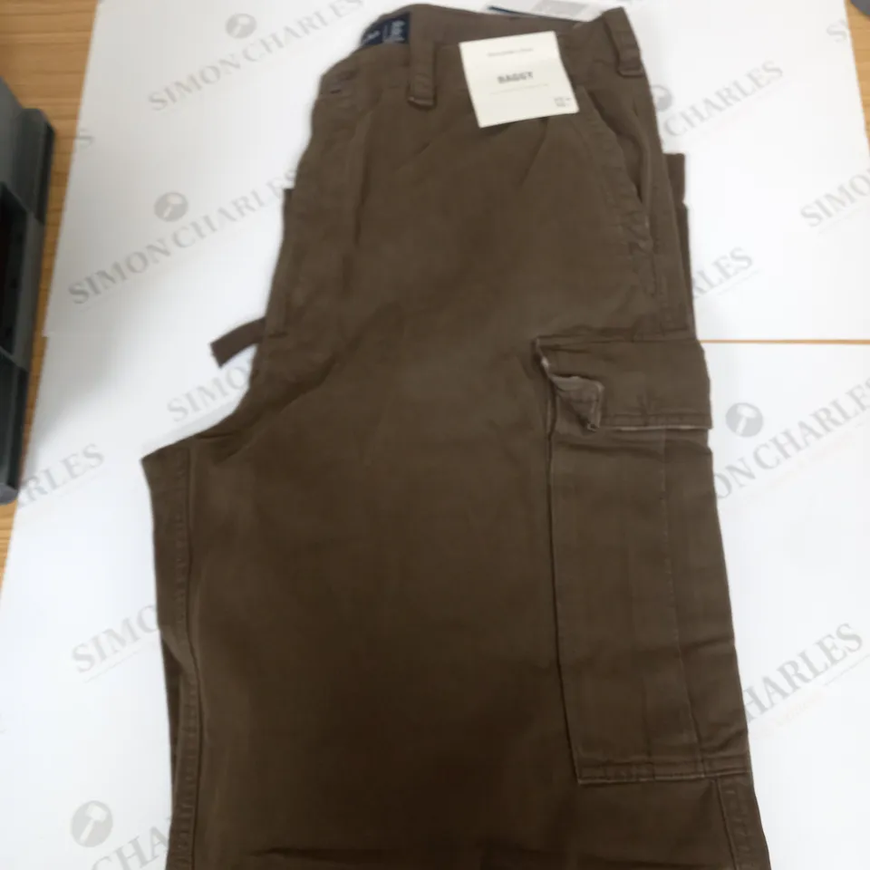 ABERCROMBIE AND FITCH BAGGY TROUSERS SIZE W33 L32