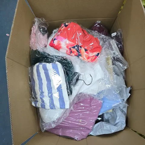 BOX OF APPROXIMATELY 25 ASSORTED CLOTHING ITEMS TO INCLUDE: SADDLER BAG