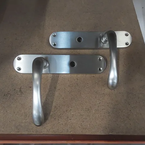 BOXED LUNA BATHROOM DOOR HANDLE - SET OF 2