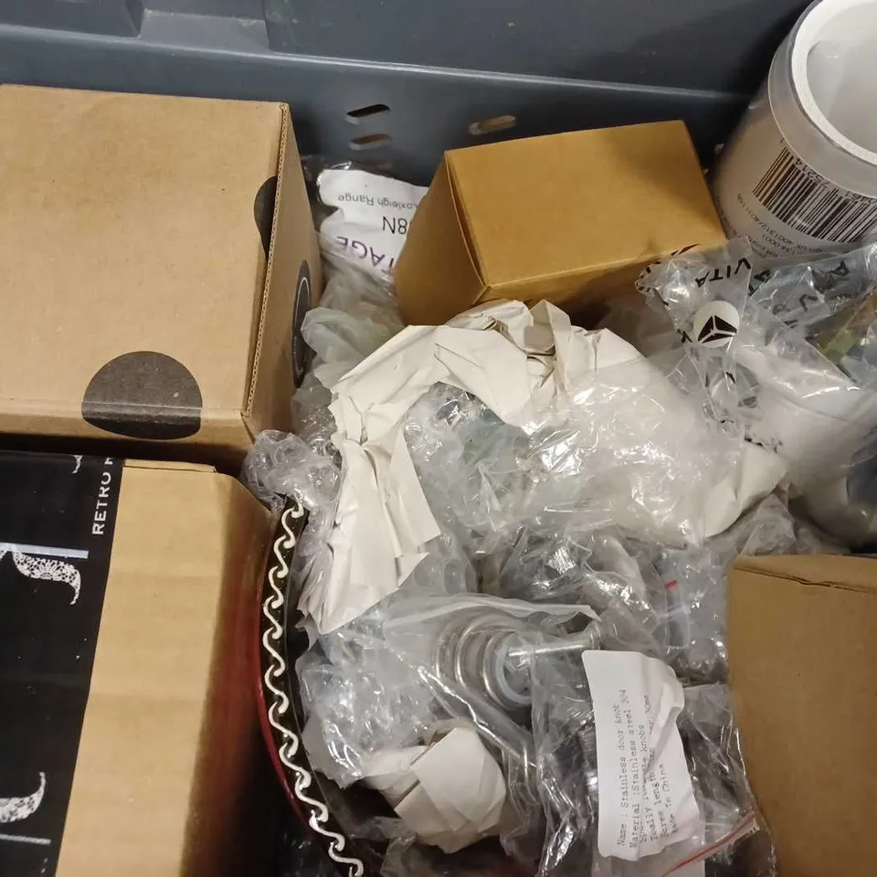 LOT OF APPROX 12 ASSORTED HOUSEHOLD ITEMS TO INCLUDE MATRIX HORIZON SINKING MONOFILAMENT 300M LINE, DAEWOO DIGITAL TIMER, DIGITAL VOICE RECORDER, ETC 