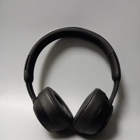 APPLE BEATS SOLO PRO HEADPHONES