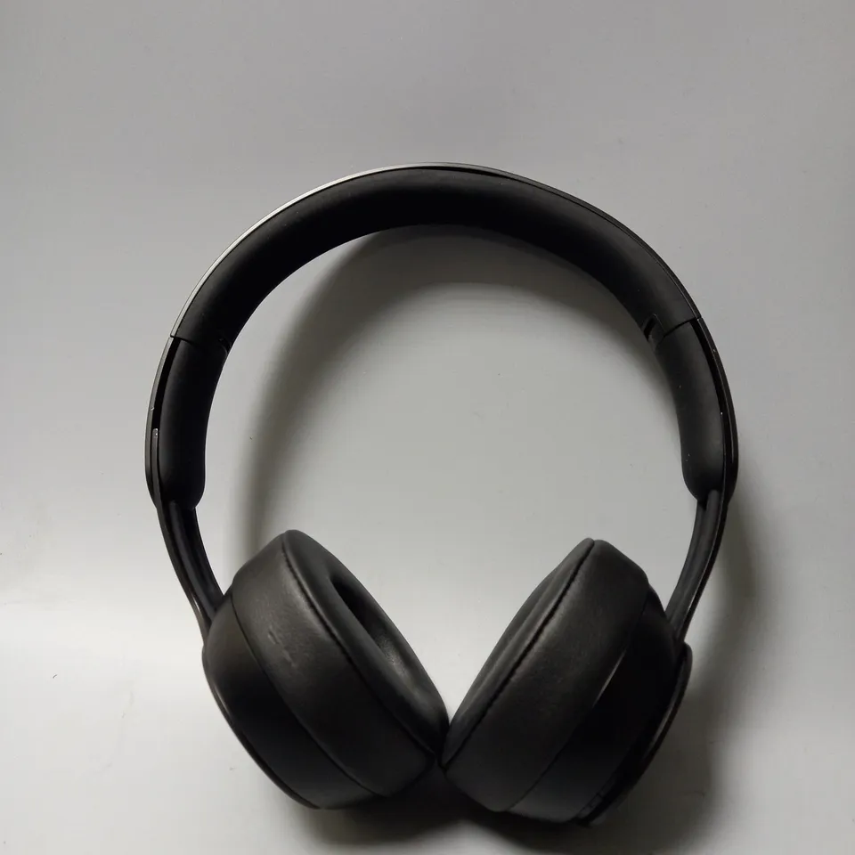 APPLE BEATS SOLO PRO HEADPHONES 