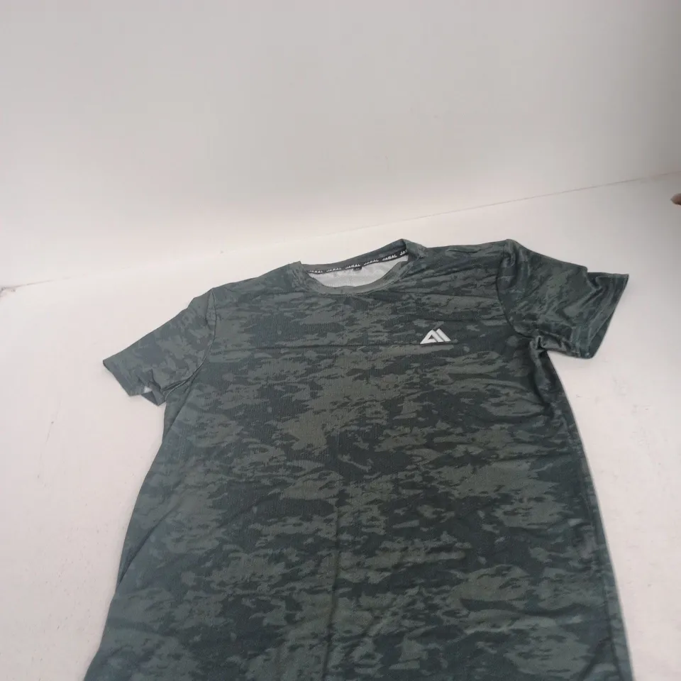 BOX OF APPROXIMATELY 20 ASSORTED CLOTHING TO INCLUDE: JABAL SPORTS T SHIRT 