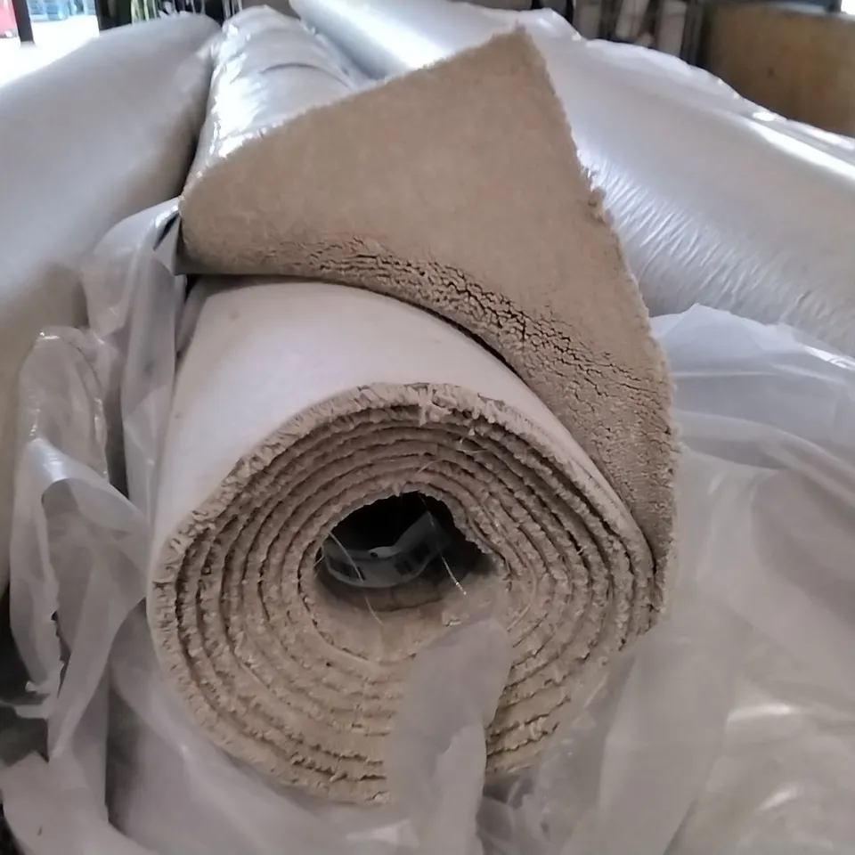 ROLL OF QUALITY HIGHGATE FINESSE DOVE CARPET // APPROX SIZE: 4 X 5.4m