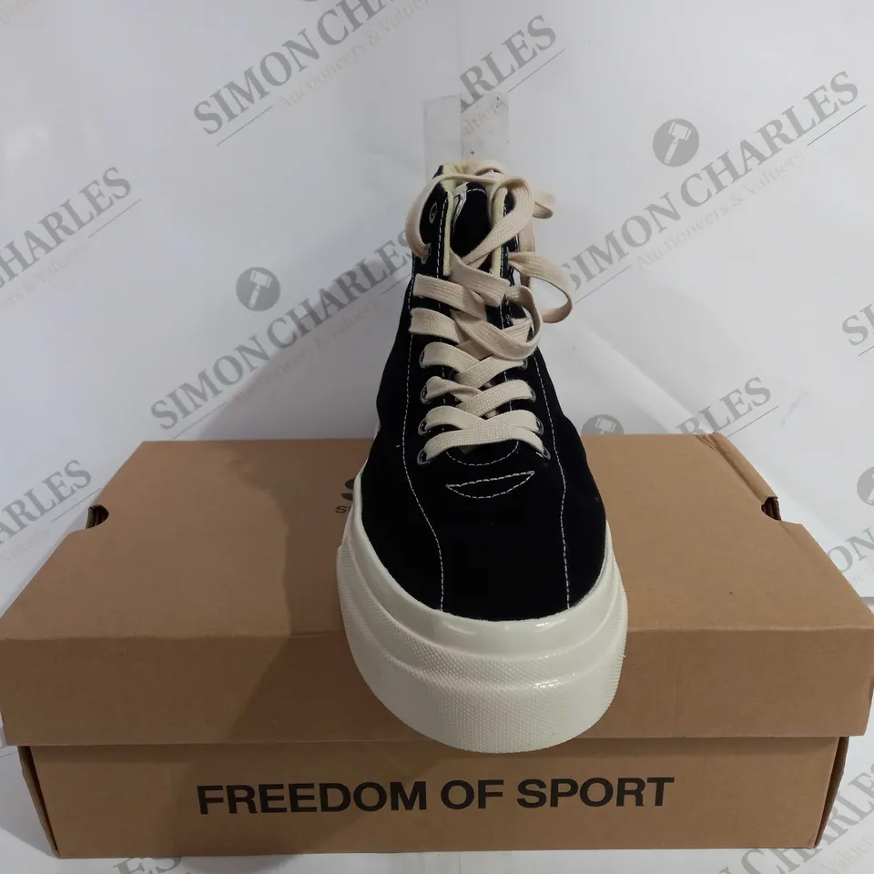 BOXED S.W.C STEPNEY WORKERS CLUB VARDEN M CANVAS BLACK SHOE - UK 8 