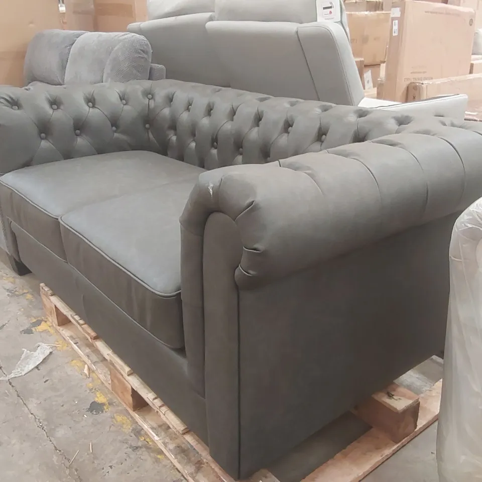 QUALITY DESIGNER 2-SEATER FAUX LEATHER UPHOLSTERED CHESTERFIELD SOFA