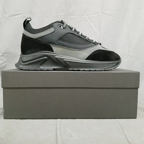 BOXED PAIR OF CLEENS ESSENTIAL RUNNER EVO TRAINERS IN RAVEN SIZE UK 8
