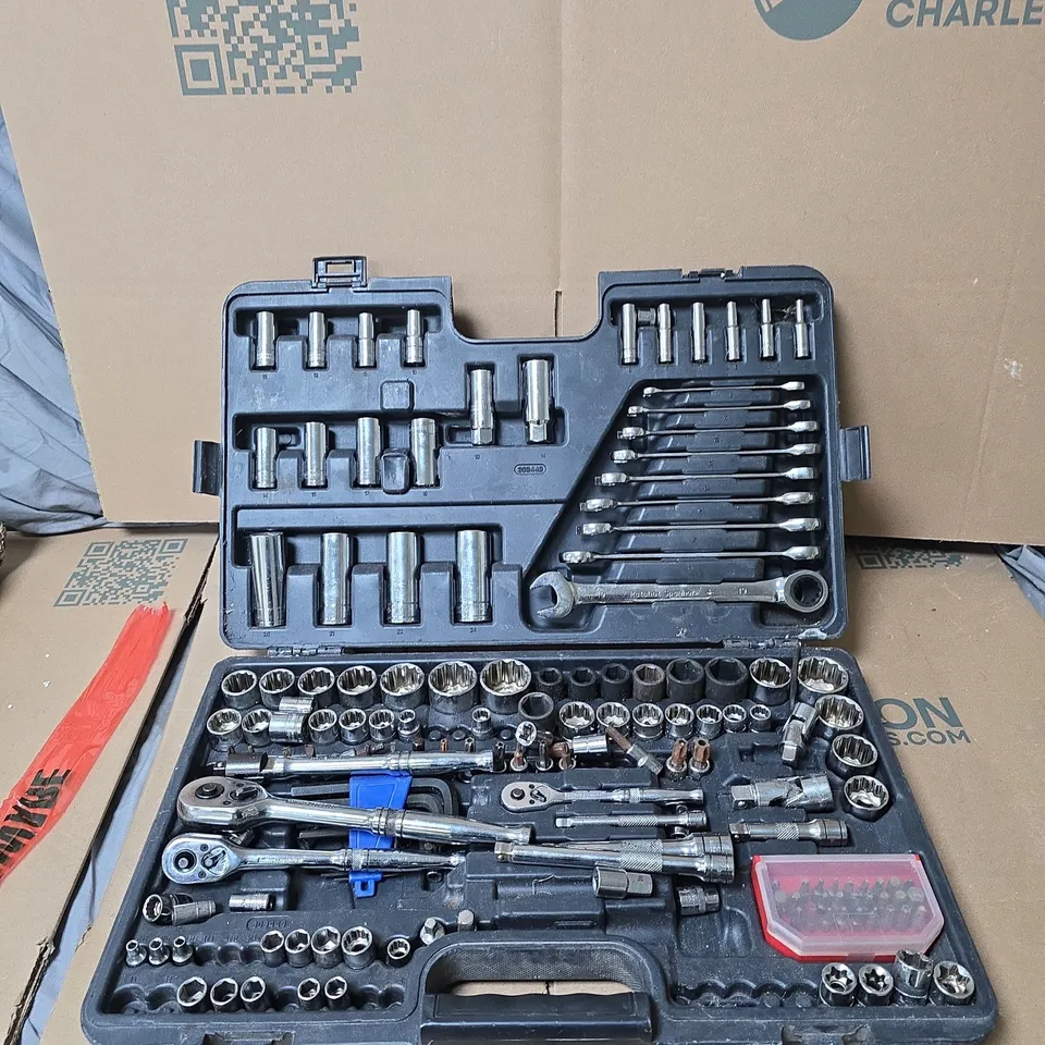 HALFORDS ADVANCED SOCKET & TOOL SET IN CARRY CASE