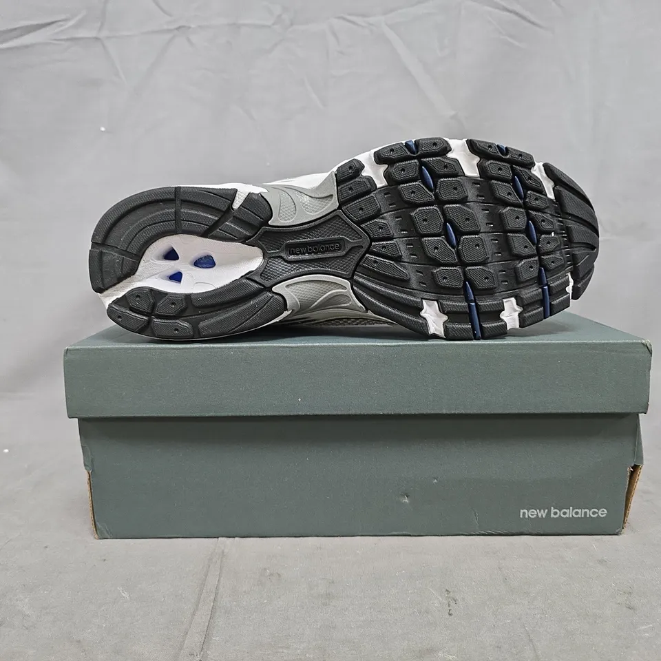 BOXED PAIR OF NEW BALANCE 530 TRAINERS IN WHITE/SILVER/NAVY SIZE UK 6.5