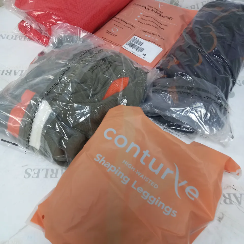 BOX OF APPROXIMATELY 15 ASSORTED CLOTHING ITEMS TO INCLUDE SHAPING LEGGINGS, JUMPER, TOPS ETC