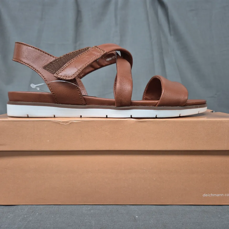 BOXED PAIR OF DEICHMANN 5TH AVENUE OPEN TOE SANDALS IN BROWN UK SIZE 5.5