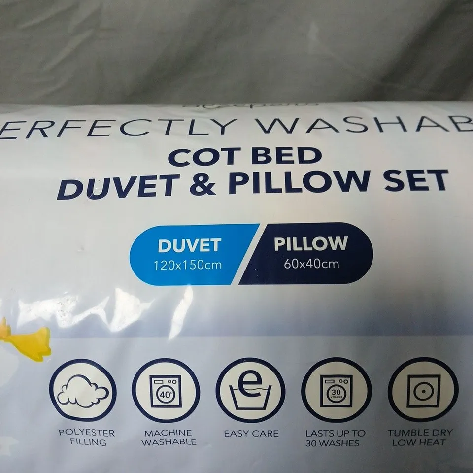 FOGARTY LITTLE SLEEPERS COT BED DUVET & PILLOW SET – 7 TOG, DUVET 120X150CM, PILLOW 60X40CM