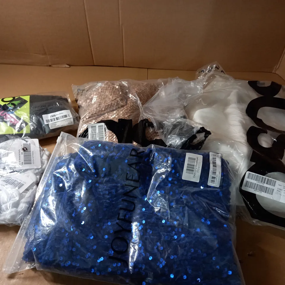 LOT OF APPROX 20 ASSORTED CLOTHING ITEMS VARYING IN SIZE/COLOUR/STYLE TO INCLUDE: TROUSERS, DRESSES, TOPS