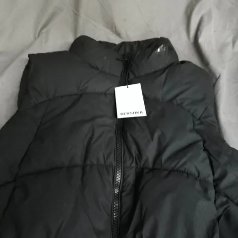 BERSHKA BLACK PUFFER JACKET – SIZE L