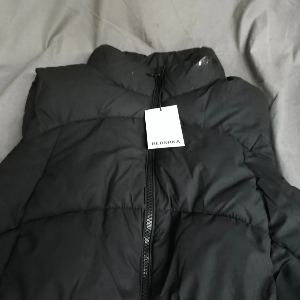 BERSHKA BLACK PUFFER JACKET – SIZE L