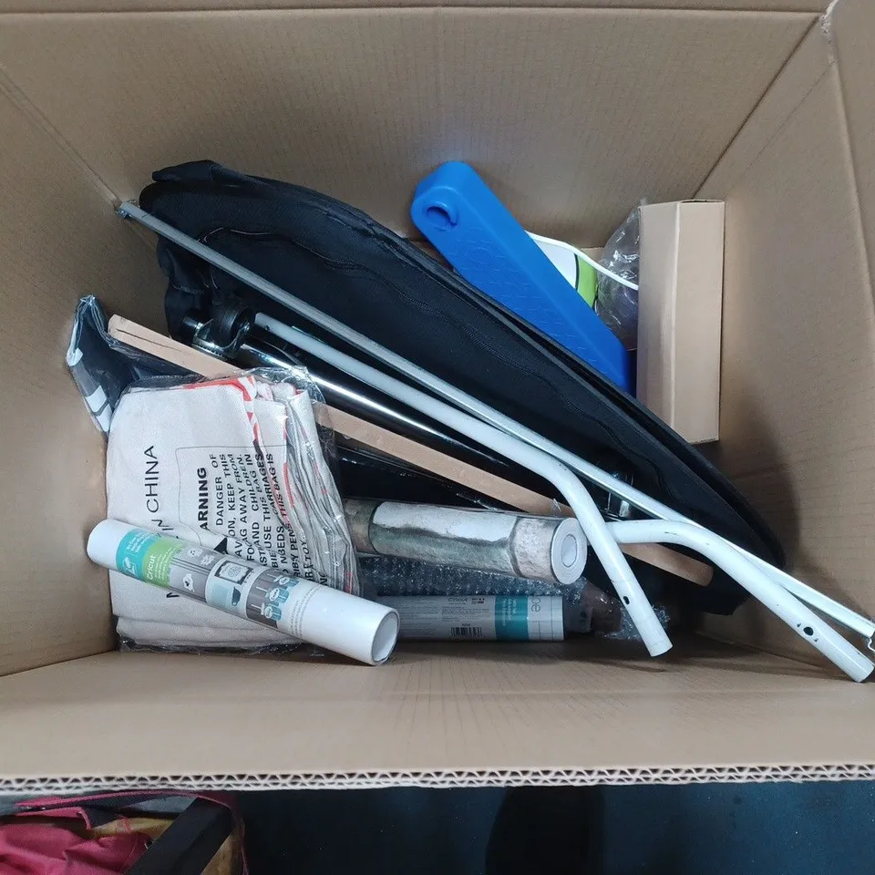 APPROXIMATELY 20 ASSORTED HOUSEHOLD ITEMS TO INCLUDE CAMPING SPARES, DRINKING BOTTLE AND WALLPAPER