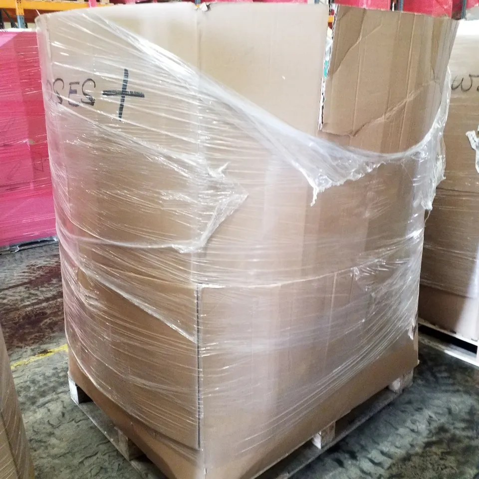 PALLET CONTAINING ASSORTED GARDEN HOSES & INFLATABLES 