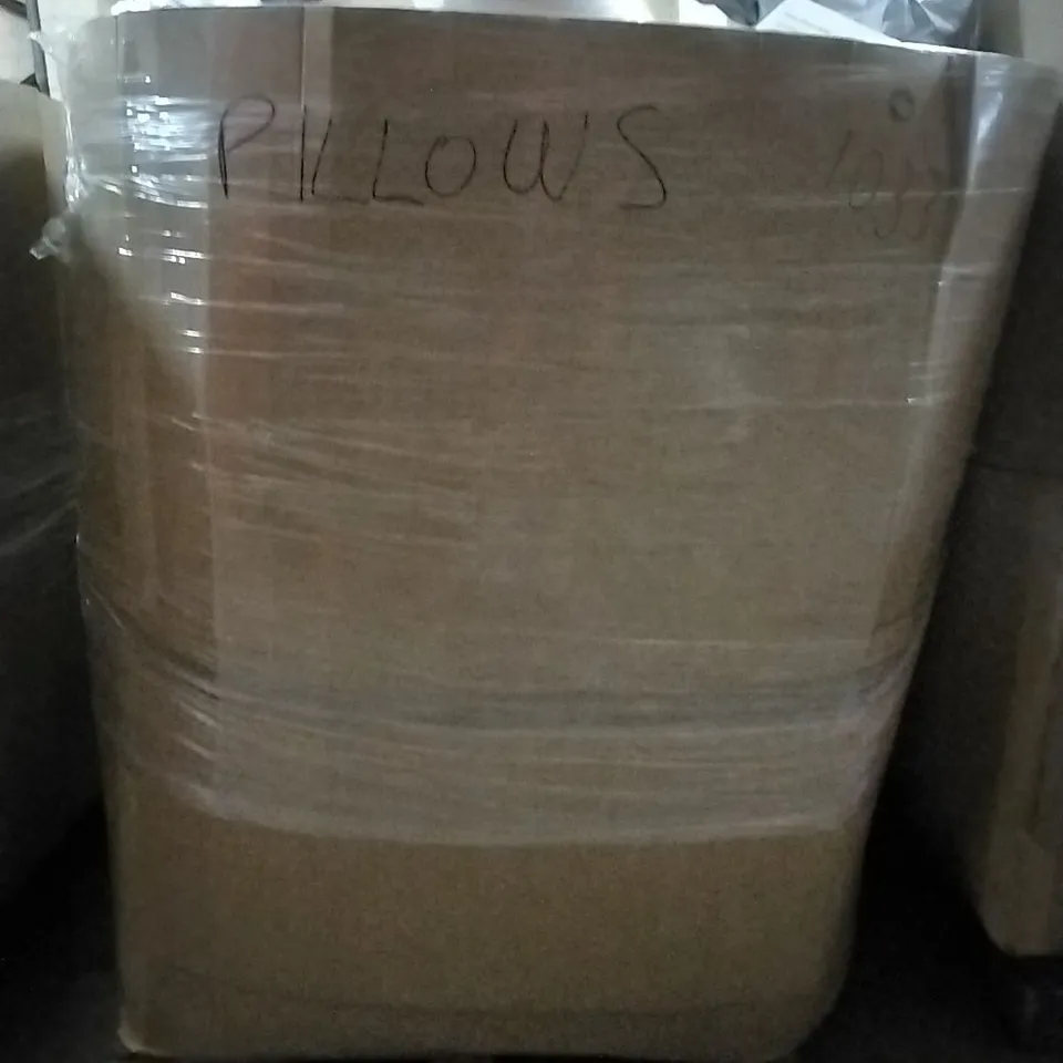 PALLET CONTAINING ASSORTED PILLOWS 