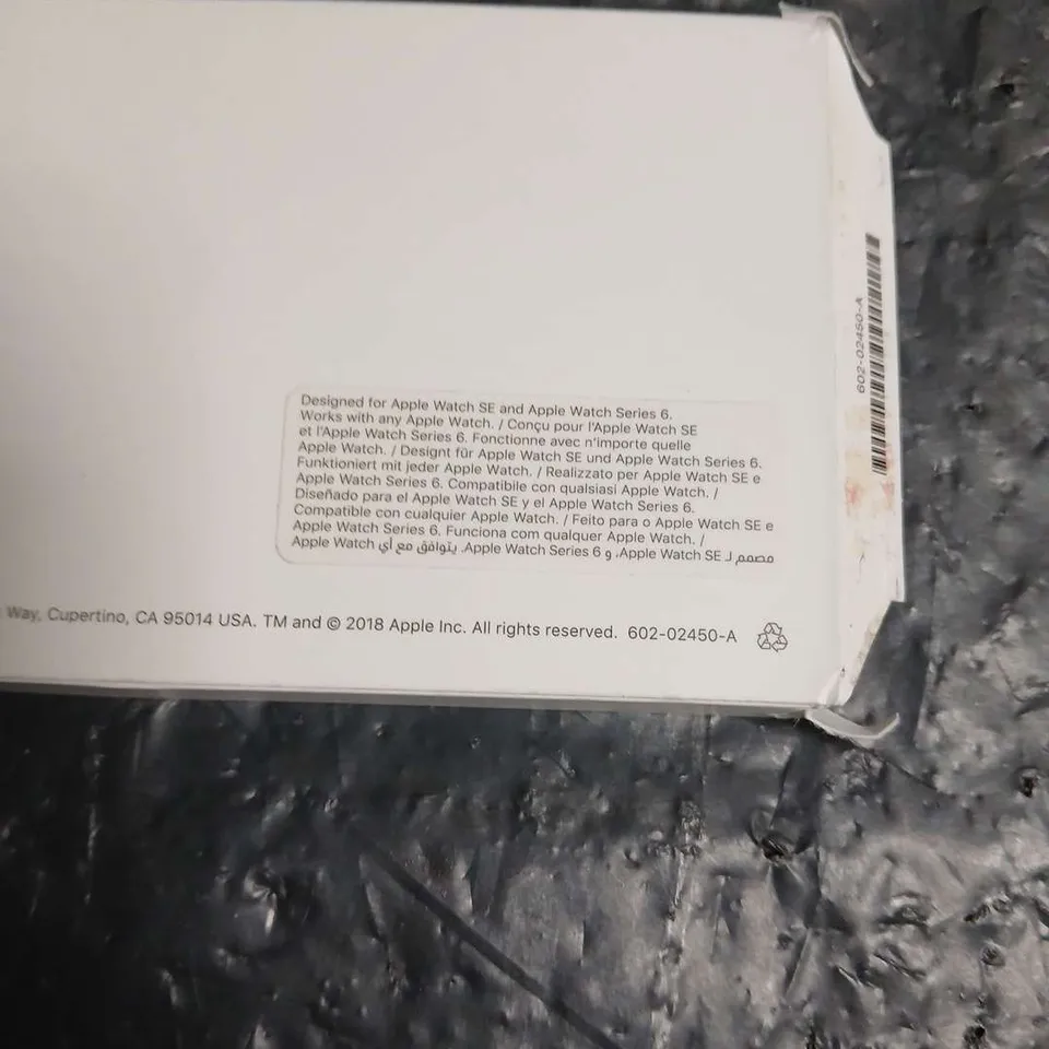 APPLE WATCH WHITE SPORT BAND – BOXED