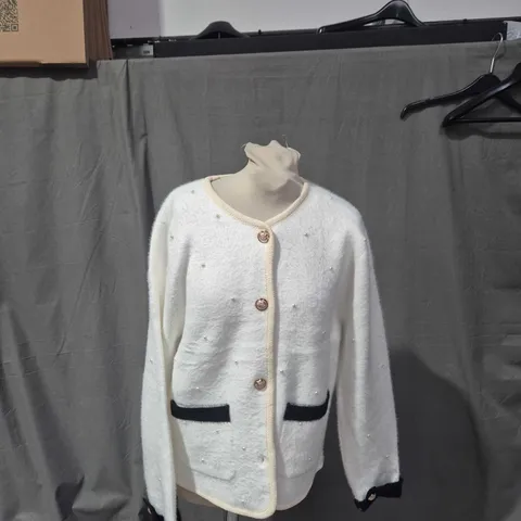 APROXIMATLY 25 ITEMS INCLUDING TOPS,BLAZER,CARDIGEN ECT