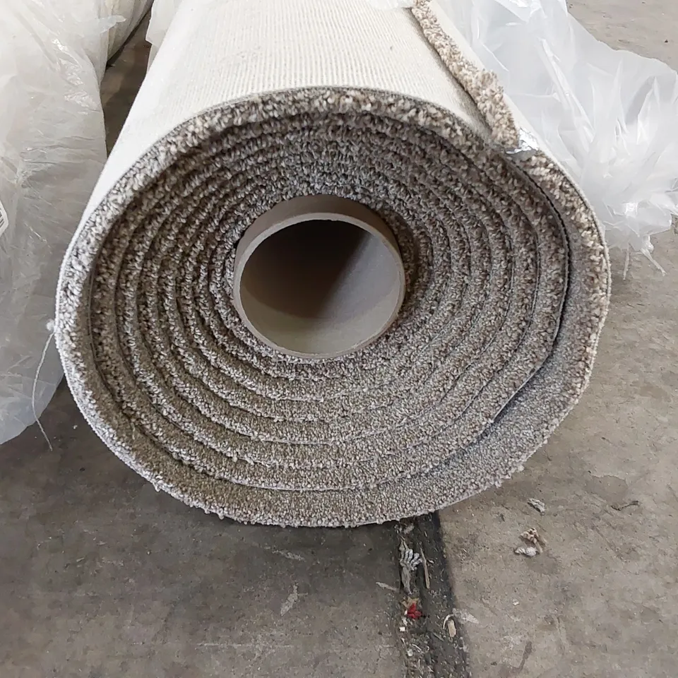 ROLL OF QUALITY FIRST IMPRESSIONS FRESH CARPET // APPROXIMATELY 6M LENGTH X 4M WIDTH 