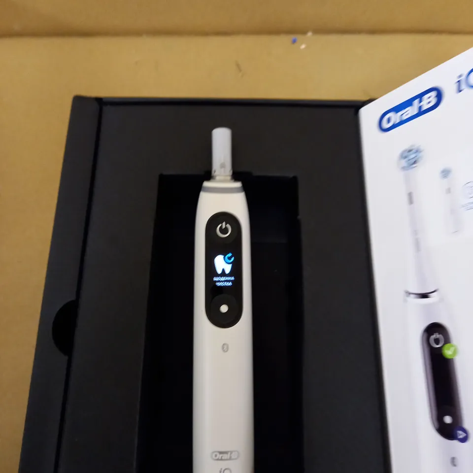 ORAL-B SPECIAL EDITION IO -8- ELECTRIC TOOTHBRUSH RECHARGEABLE DESIGNED BY BRAUN