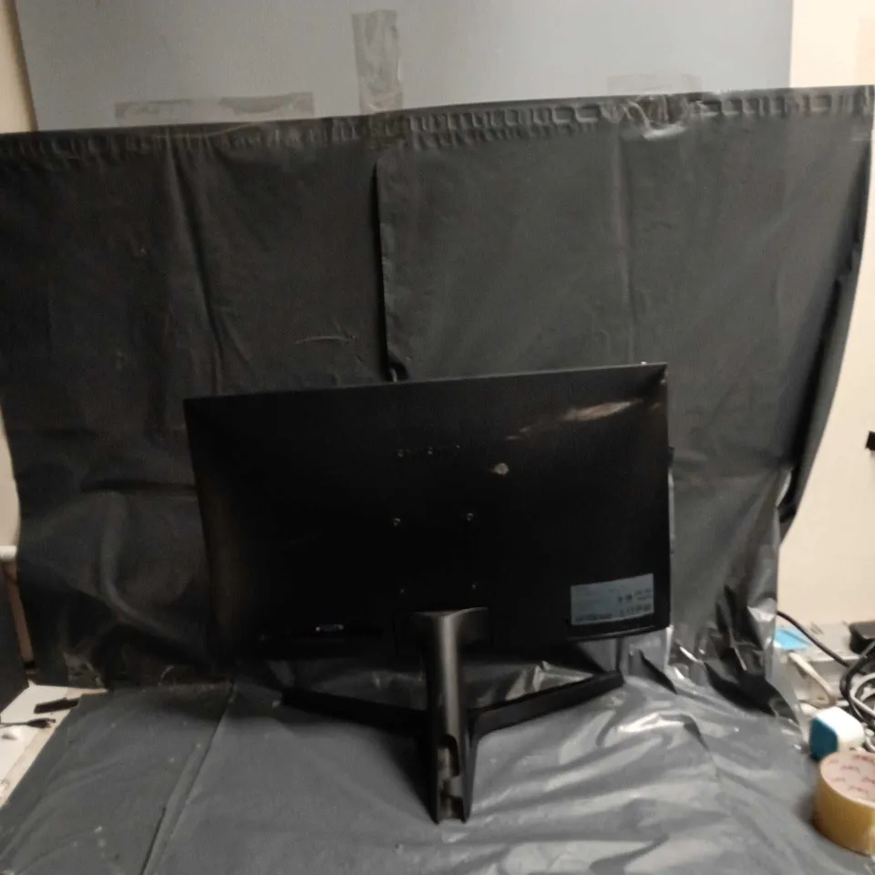 SAMSUNG COMPUTER MONITOR – BLACK, ON STAND 