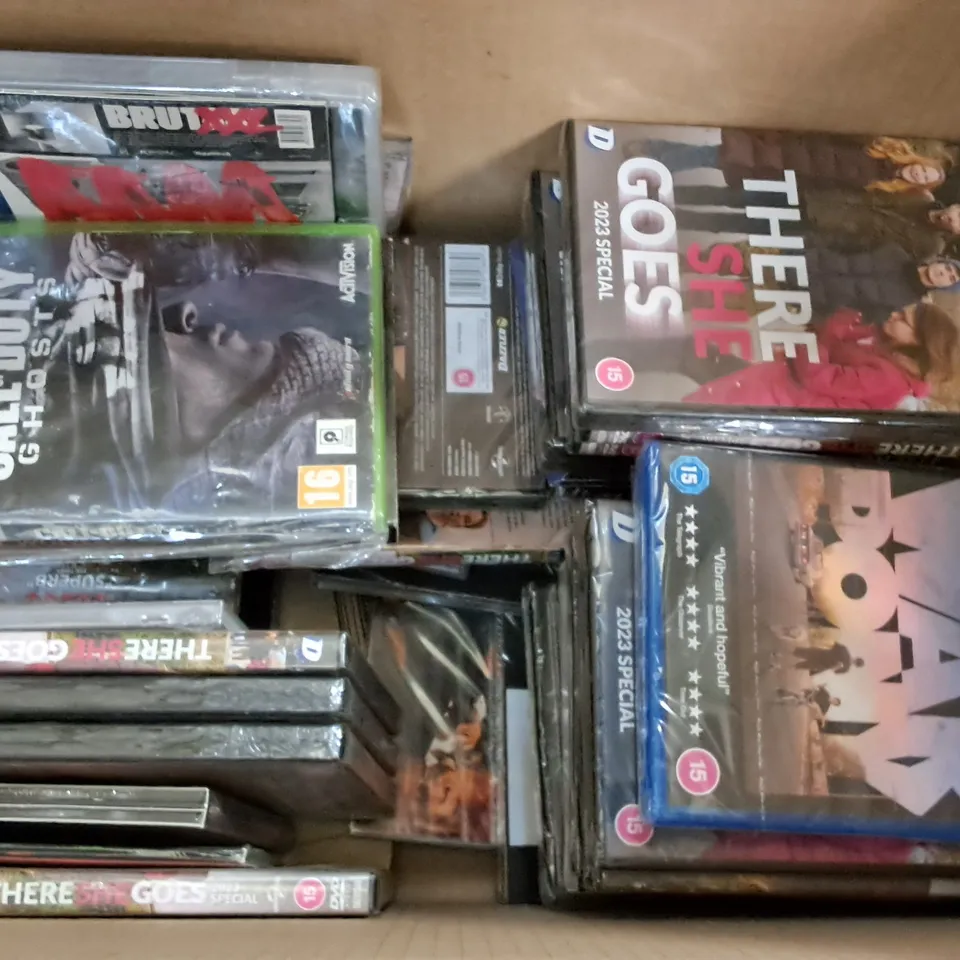 LOT OF APPROXIMATELY 40 ASSORTED MEDIA ITEMS TO INCLUDE DVDS, CDS AND GAME