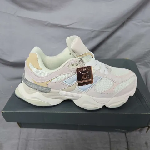 BOXED PAIR OF NEW BALANCE LIFESTYLE TRAINERS IN PINK/WHITE - UK 6