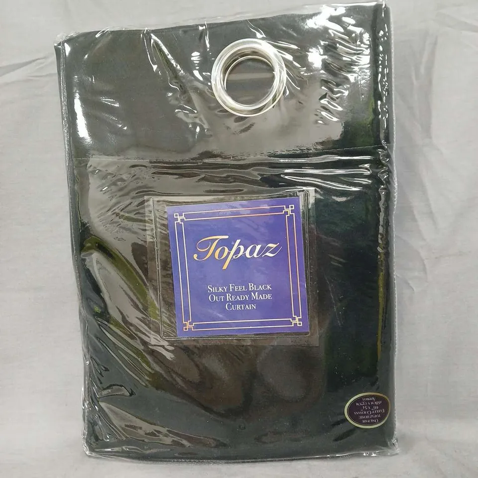 BOX OF APPROXIMATELY 5 TOPAZ EYELET CURTAINS IN BLACK (66"X54")