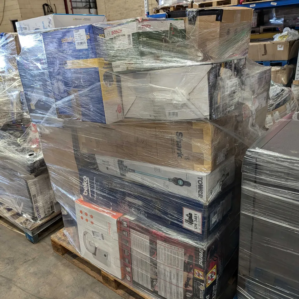 PALLET OF APPROXIMATELY 26 UNPROCESSED RAW RETURN HOUSEHOLD AND ELECTRICAL GOODS TO INCLUDE;